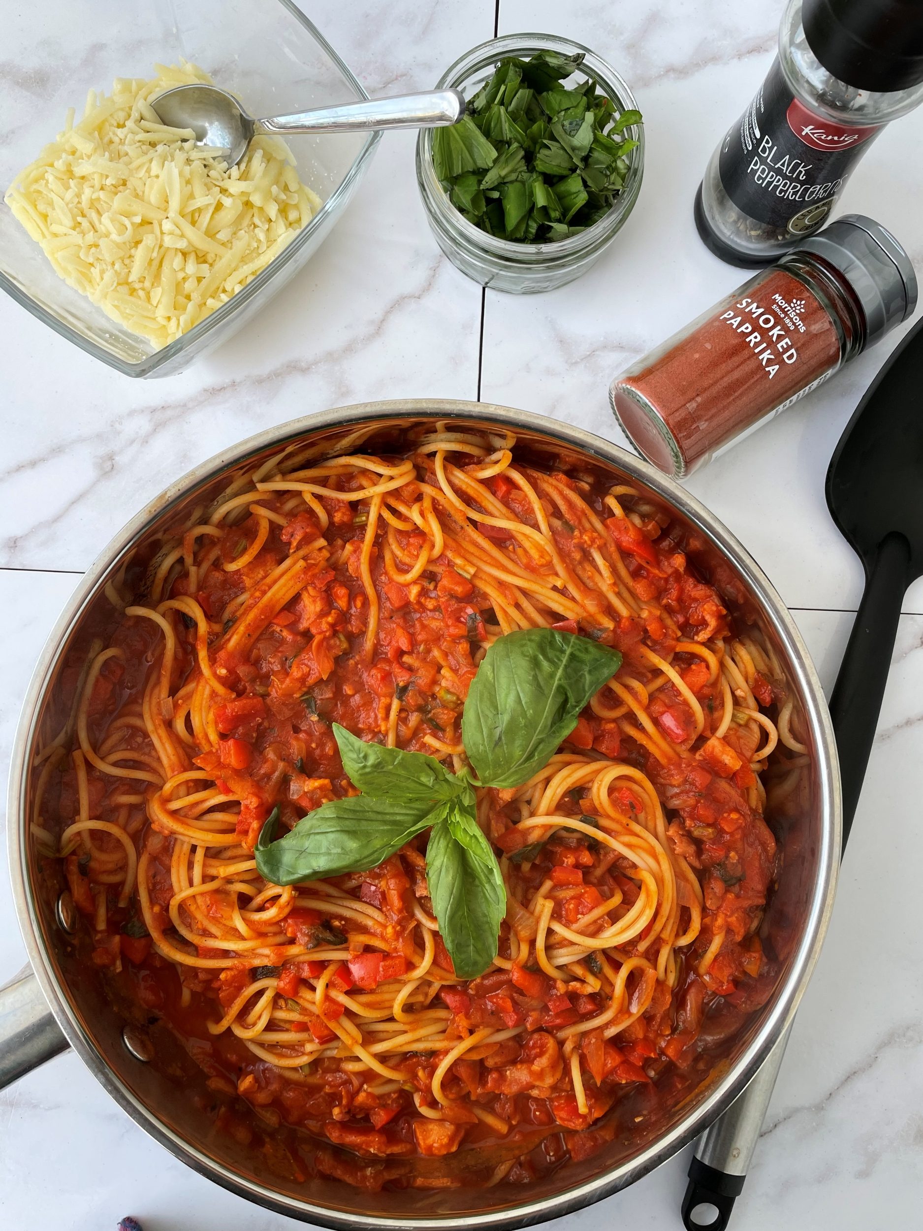 Smoky Tomato Sauce with Spaghetti - TheUniCook